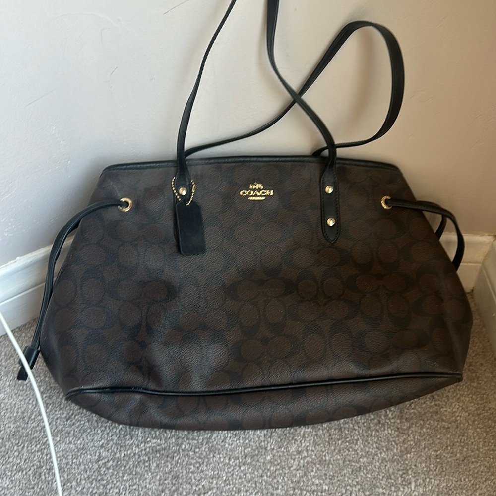 Coach bag medium size